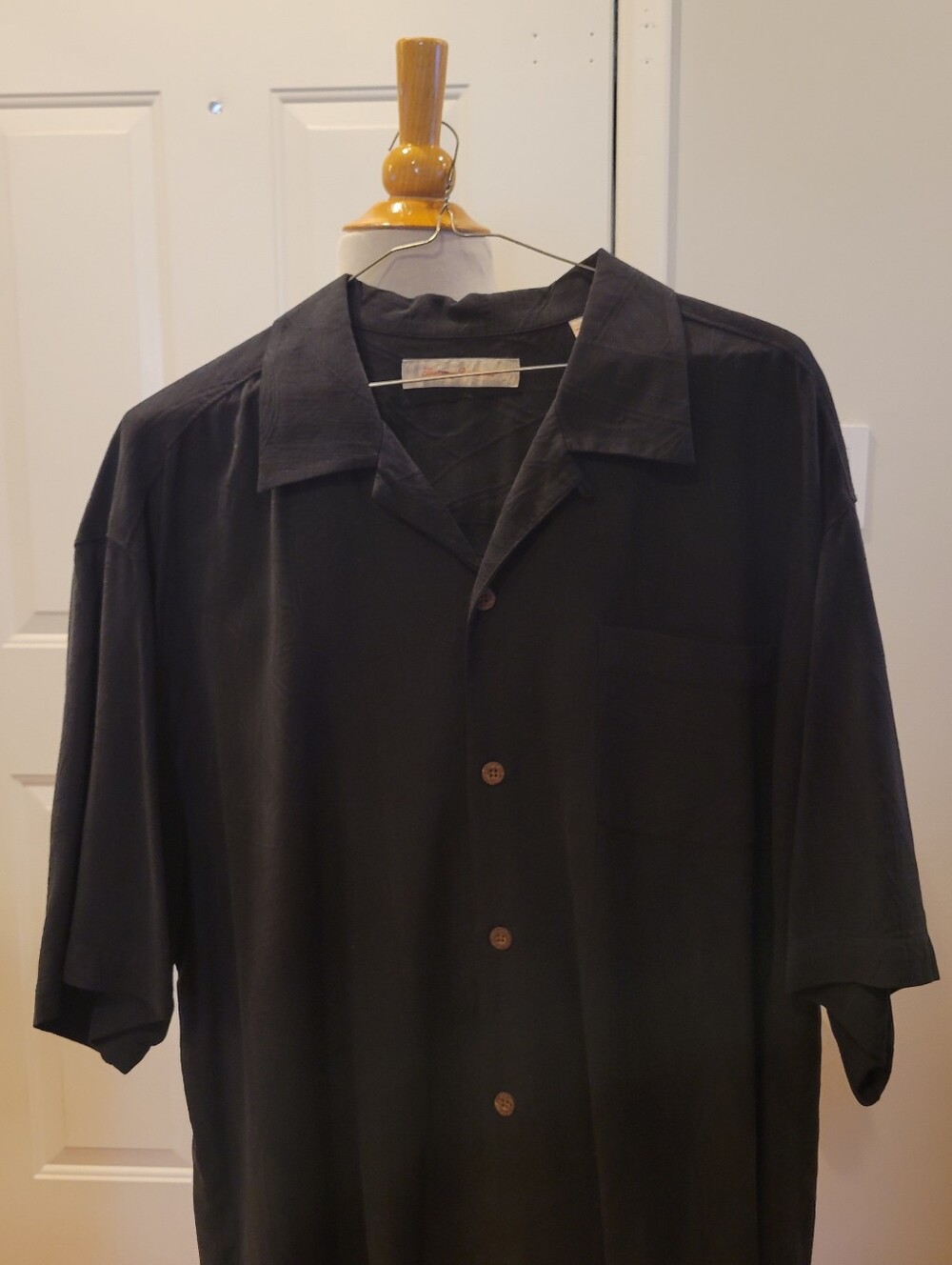 🏕EUC~ TOMMY BAHAMA Classic Black Short-Sleeve Camp Shirt